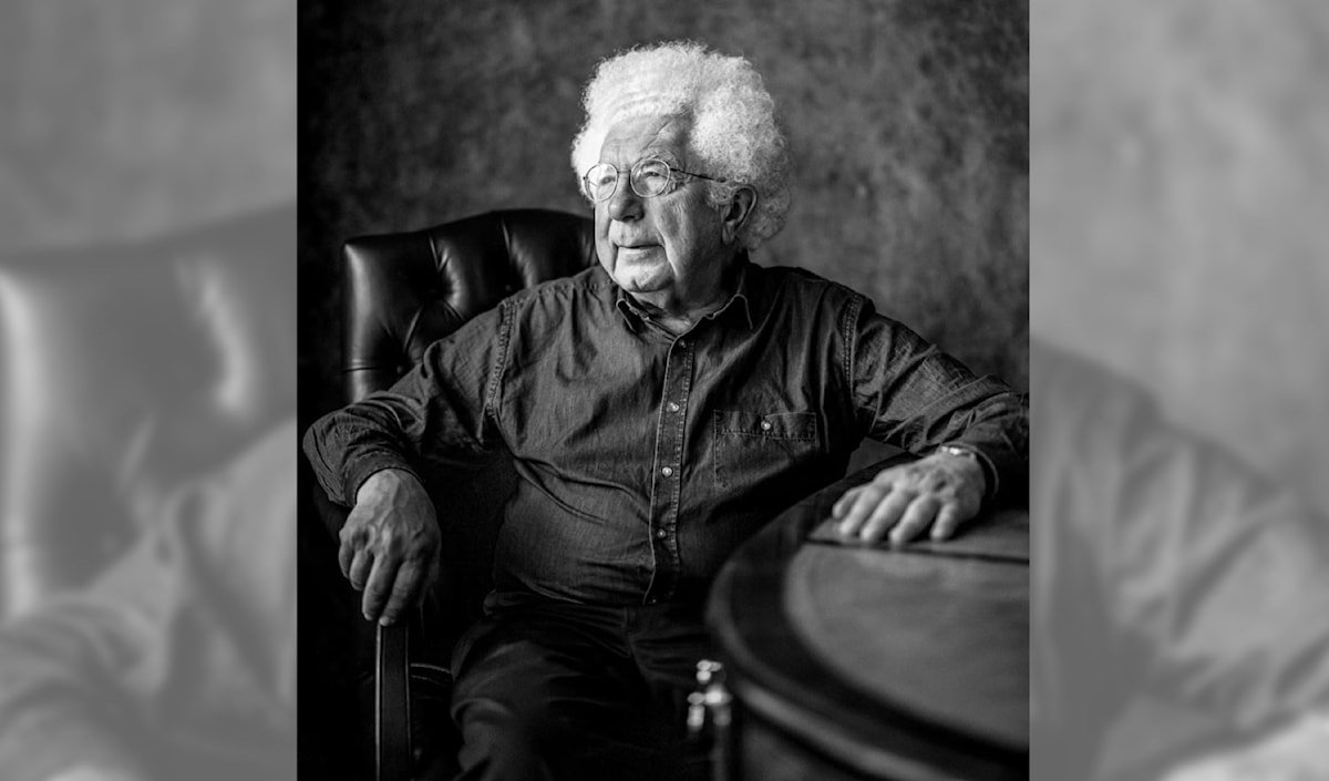 كان شلايم في طفولته ومراهقته من أشد المتحمسين للكيان العبري