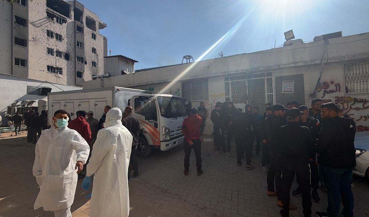 فلسطينيون حضروا للتعرف على جثامين أقاربهم (الأخبار)