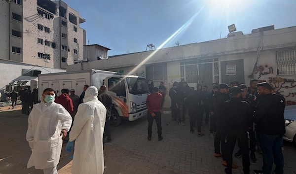 فلسطينيون حضروا للتعرف على جثامين أقاربهم (الأخبار)