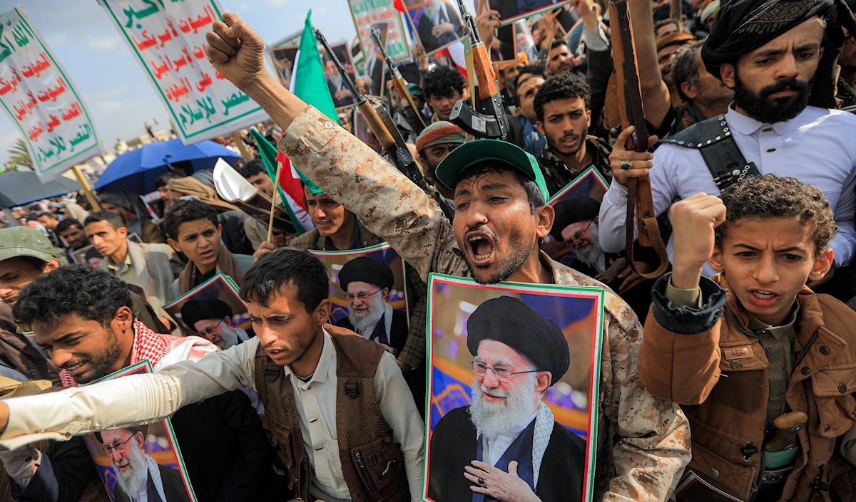 اليمنيون خرجوا لتأبين الخامنئي (أ ف ب)