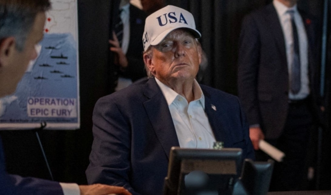 ترامب يشاهد عملية قصف مقر السيد الخامنئي (من الويب)