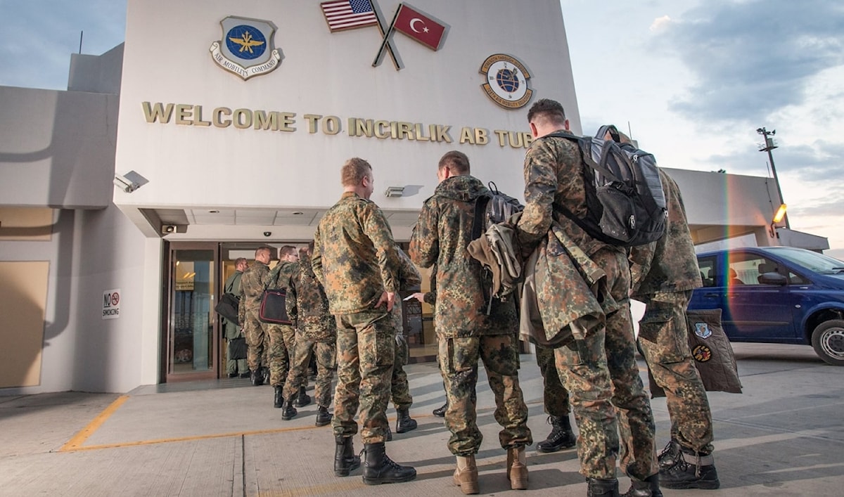 جنود أميركيون عند مدخل قاعدة «إنجيرليك» في تركيا (من الويب)