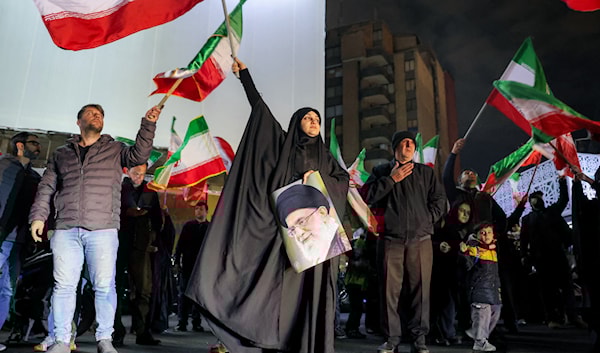 رؤية الشهيد الخامنئي تقوم على أن القيادة تقتضي «حفظ البوصلة» التي تحدد المسار العام للثورة الإسلامية (أ ف ب)