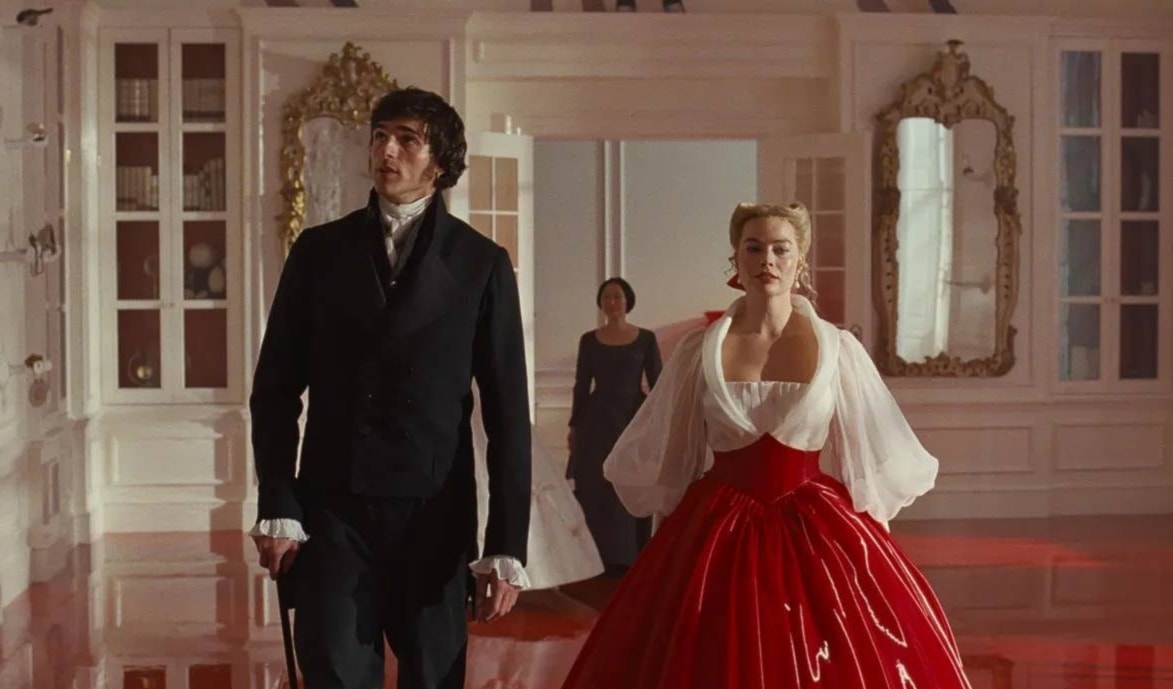 إيمرالد فينيل تفرغ «مرتفعات وذرينغ» من سحره