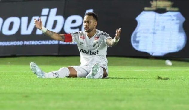 سيغيب نيمار عن مباراة فريقه سانتوس أمام ميراسول في الدوري البرازيلي الممتاز لكرة القدم اليوم الثلاثاء بسبب إجهادٍ عضلي مستمر.