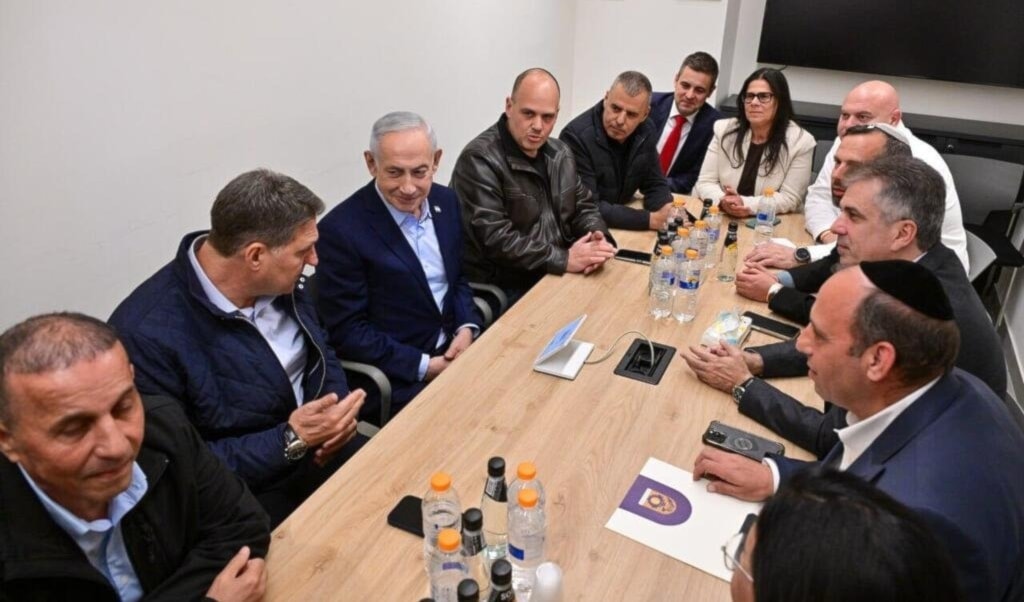 نتنياهو خلال اجتماع مع عدد من رؤساء المجلس المحلية في إسرائيل (من الويب)