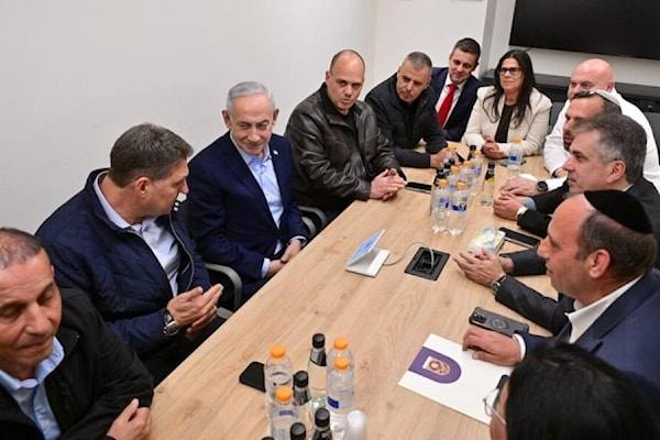 نتنياهو خلال اجتماع مع عدد من رؤساء المجلس المحلية في إسرائيل (من الويب)