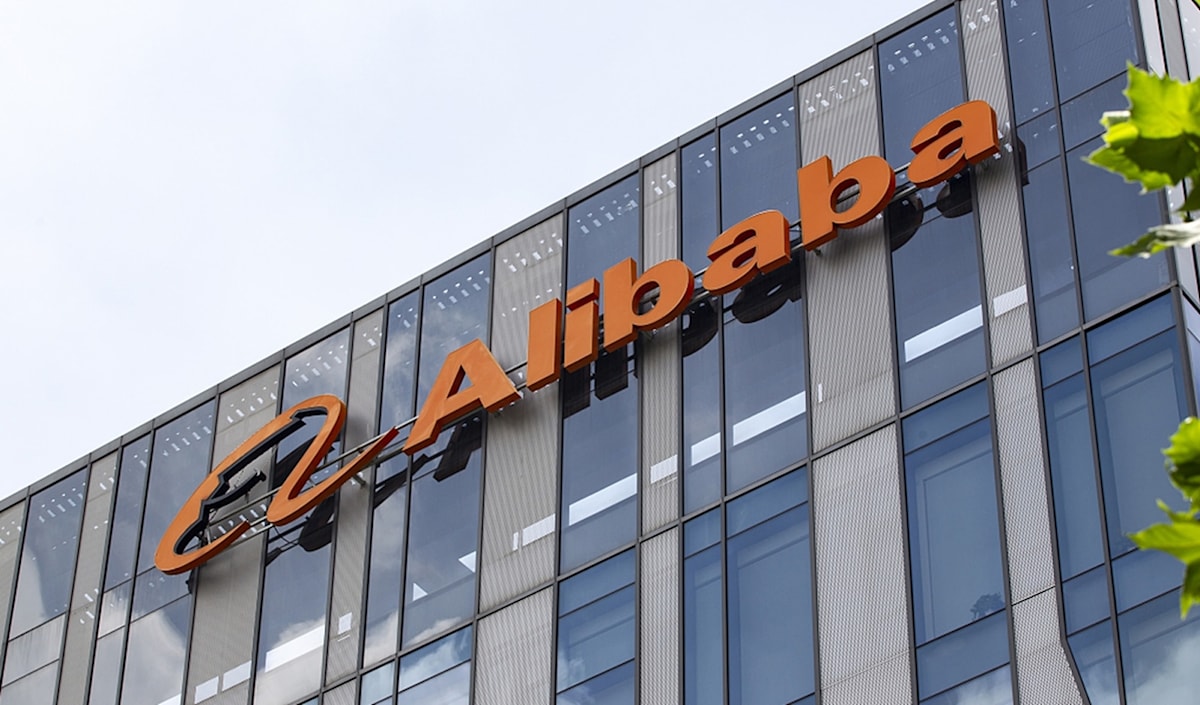 حاول الوكيل أيضاً إنشاء شبكة اتصال سرية.