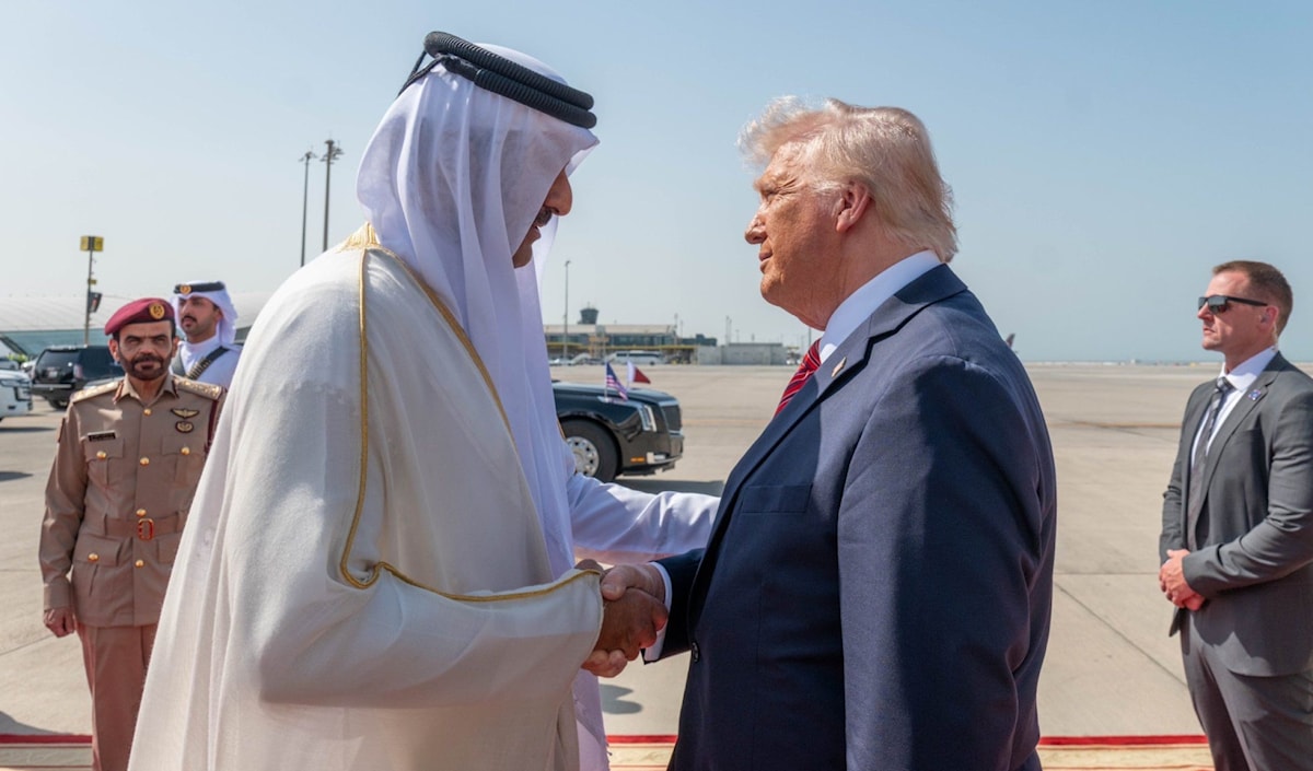 يقر مسؤولون قطريون بأن إيران تستهدف بشكل مركّز مواقع ومصالح تخص الولايات المتحدة وبريطانيا (من الويب)