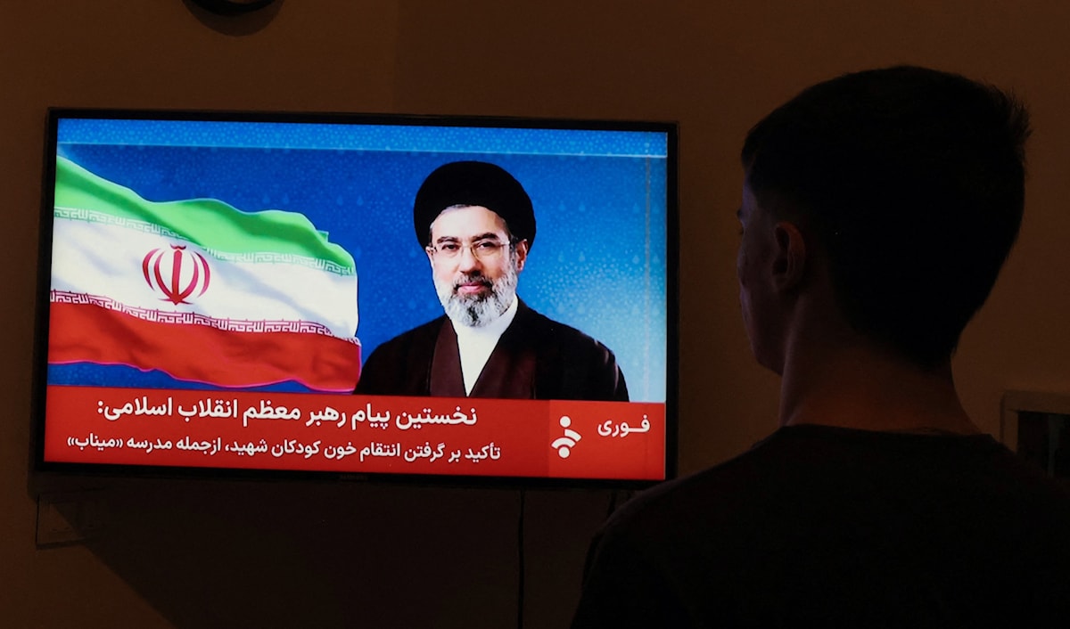 خامنئي يوصي دول الجوار بإغلاق القواعد الأميركية (أ ف ب)