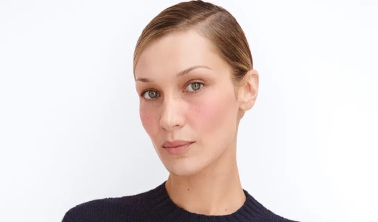 اعتبرت بيلا حديد أن العمل مع «برادا» يمثّل «حلماً لأي شخص يعمل في مجال الموضة».