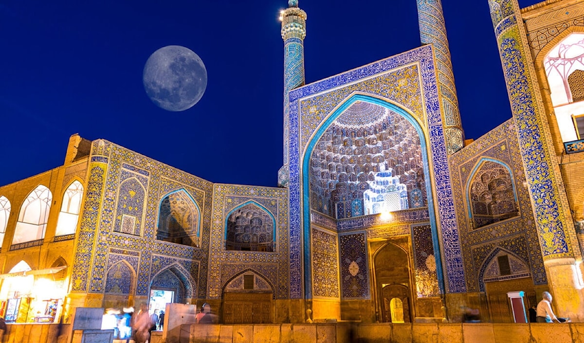 بنيت ساحة نقش جهان عام 1598 في عهد الدولة الصفوية