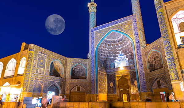 بنيت ساحة نقش جهان عام 1598 في عهد الدولة الصفوية