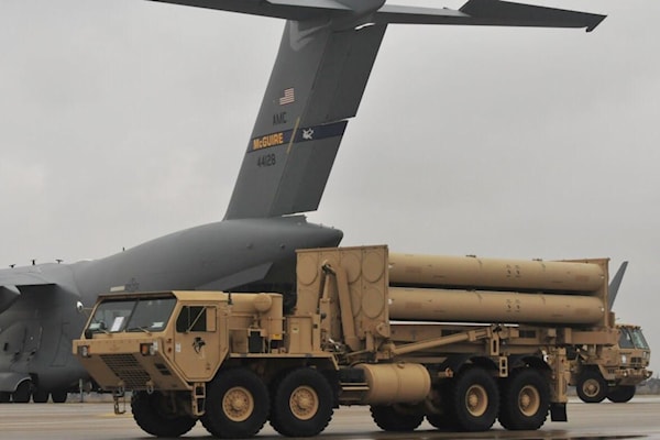 إطلاق إيران رشقات أصغر يعكس حرصها الحفاظ على مخزونها، بالتوازي مع استنزاف الدفاعات الإسرائيلية (أرشيف)