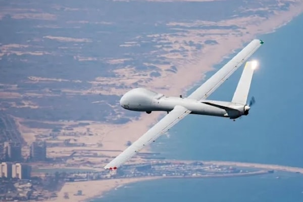 مسيّرة إسرائيلية قبالة شاطئ غزة (من الويب)