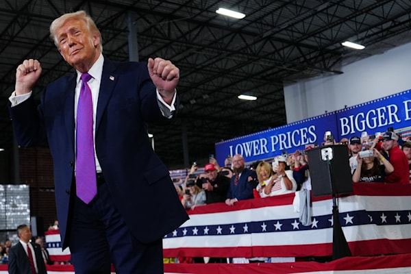 النقاشات الفعلية التي سبقت الحرب كانت مع من يدخلون إلى البيت الأبيض من الأبواب الخلفية (من الويب)