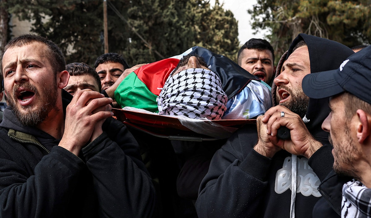 ترافقت هجمات المستوطنين مع تزايد استخدام الأسلحة النارية (أ ف ب)