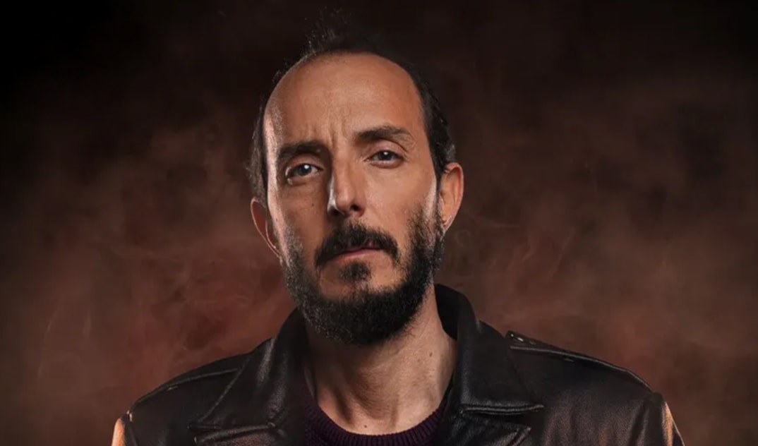 يقدّم محمد أوسو شخصية «محظوظ» العفوية.