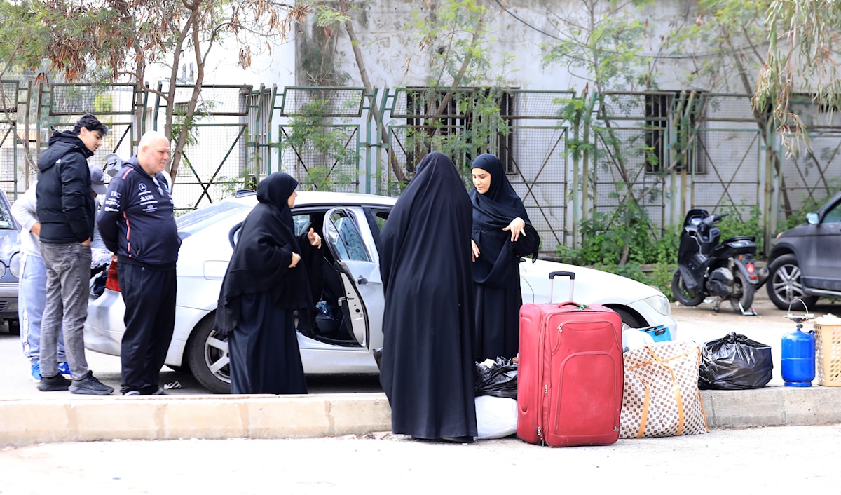 مع غياب أي دخل ثابت لجأ البعض إلى بيع المقتنيات لتغطية النفقات (هيثم الموسوي)