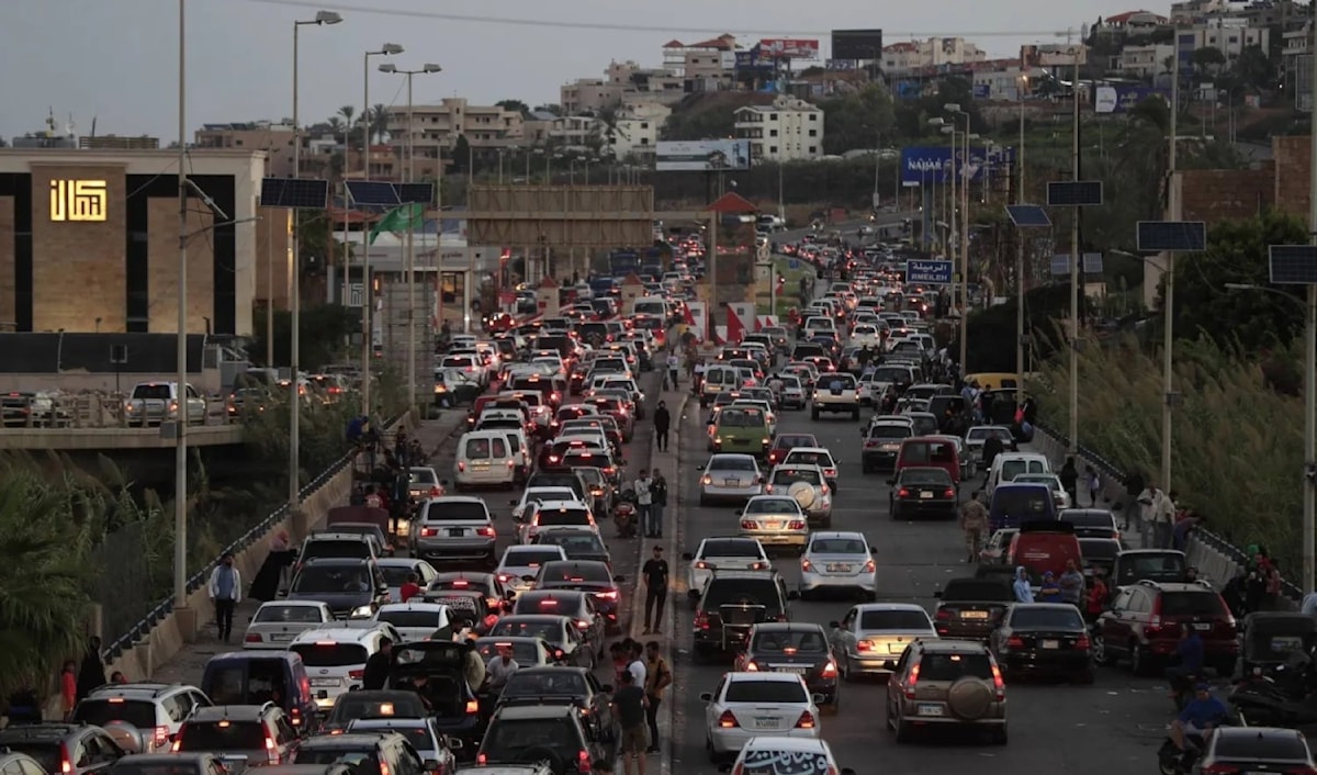 تشهد الطرقات المؤدية من قرى وبلدات الجنوب إلى بيروت ازدحاماً خانقاً (أرشيف)
