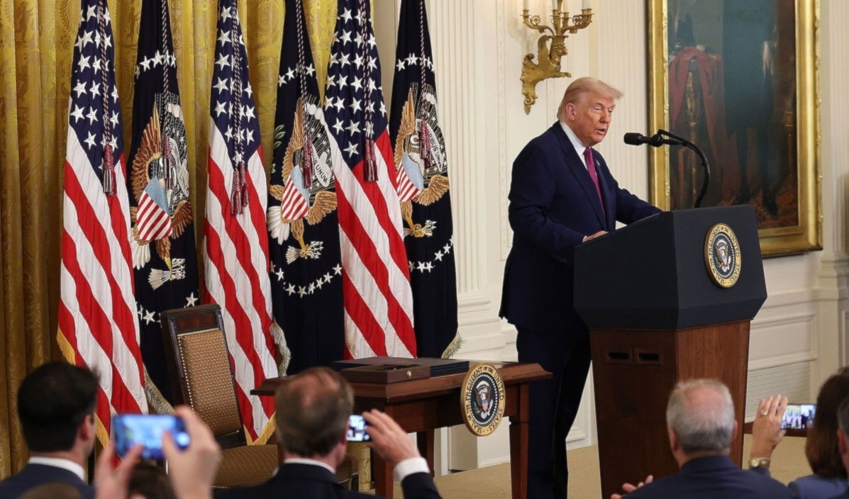 يعدّ الهجوم على إيران، حالياً، أكثر مناورات ترامب مجازفة في السياسة الخارجية (أ ف ب)