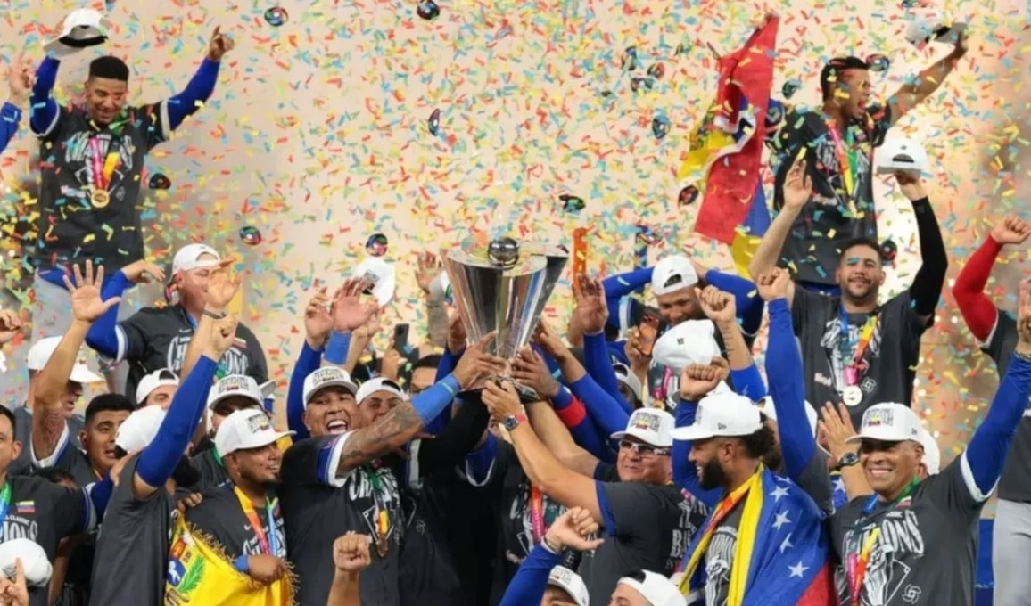 حققَ منتخب فنزويلا للبيسبول قبل أيام إنجازاً تاريخياً بفوزه على ​المنتخب الأميركي​ بنتيجة 3-2 في نهائي «بطولة العالم للبيسبول الكلاسيكية».