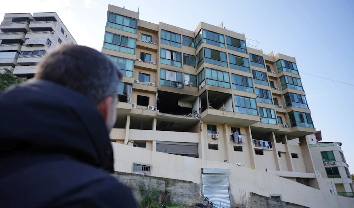الأضرار التي خلّفها العدوان الإسرائيلي على شقة في منطقة بشامون أمس (مروان بو حيدر)