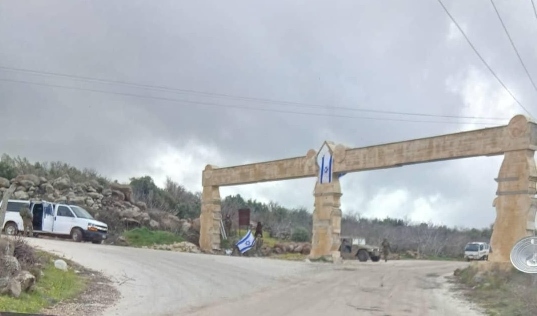 الإسرائيلي يتحرك بحرية في حضر ومحيطها (من الويب)
