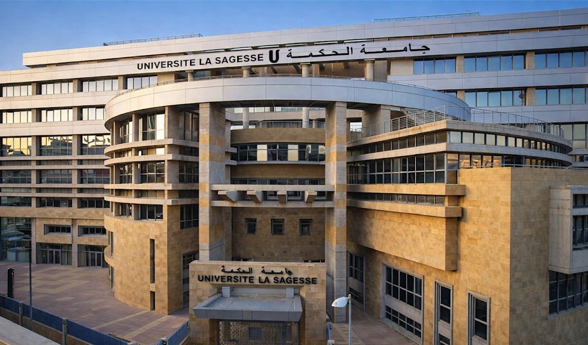 أتاحت الجامعة نظام التعليم «أونلاين» (من الويب)