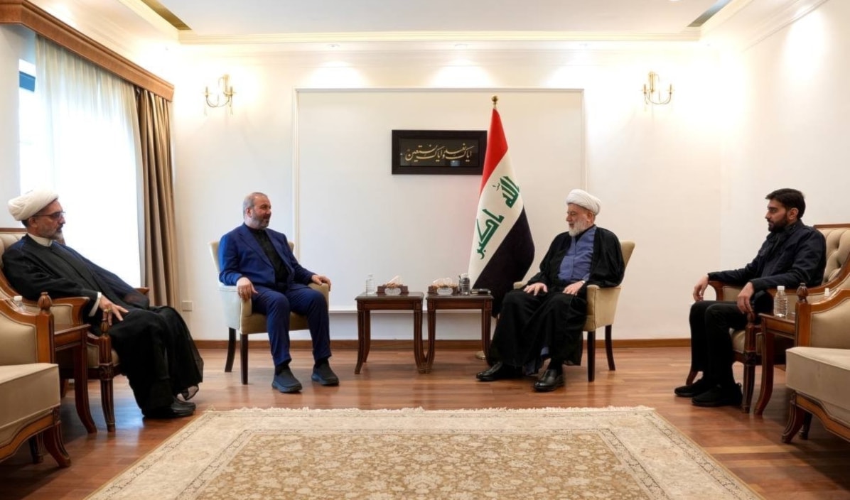 سلم السفير الإيراني في بغداد رئيس المجلس الأعلى الإسلامي رسالة شكر من خامنئي (واع)