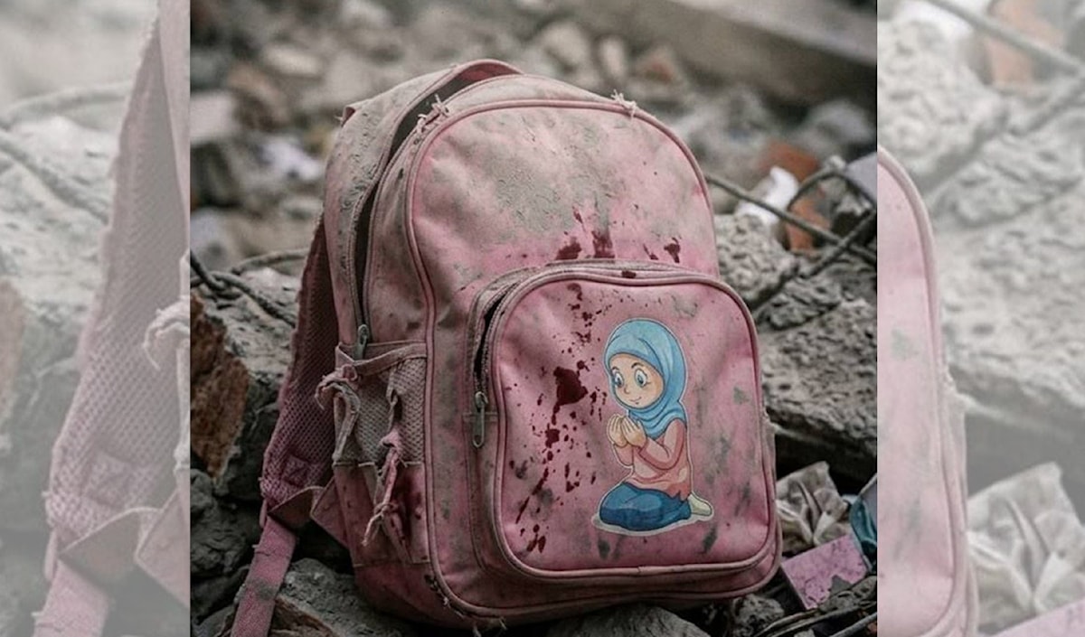 جهّلت الصحيفة هوية مرتكب المجزرة في مدرسة «شجرة طيبة» في ميناب حيث قتُلت 165 طالبة