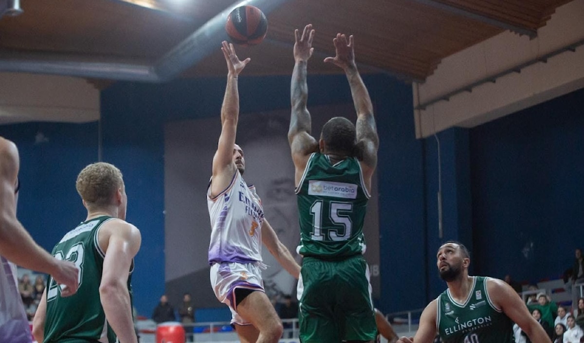 اعلن الاتحاد اللبناني لكرة السلة التزامه بقرار الوزارة بتجميد النشاط (سركيس يرتسيان)