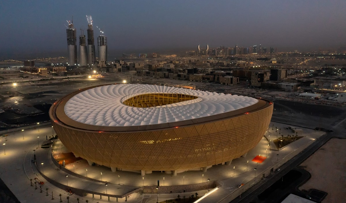 أنفقت قطر نحو 220 مليار دولار على كأس العالم 2022 لتحويل الدوحة إلى مدينة رياضية عالمية.
