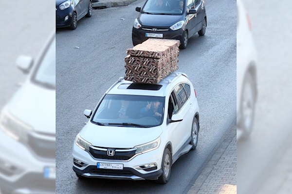 نازحون ينتقلون إلى  مناطق أكثر أمناً  (مروان بو حيدر)