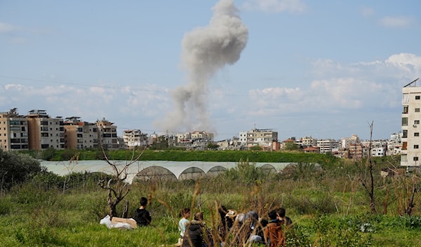 نازحون يبيتون في العراء على تخوم الضاحية (مروان بو حيدر)