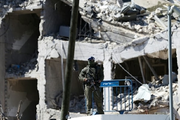 تمثّل كلفة الدفاع الجوي أحد أبرز مصادر الاستنزاف المالي خلال الحرب (أ ف ب)