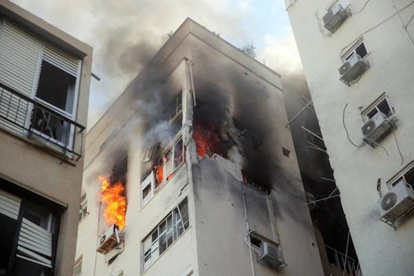 إيران تواصل إمطار إسرائيل بالصواريخ (من الويب)