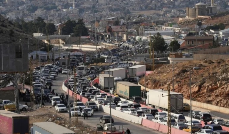 توقفت حركة العبور عقب إنذار بضرورة إخلاء المنطقة (من الويب)