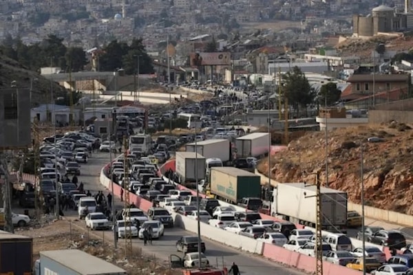 توقفت حركة العبور عقب إنذار بضرورة إخلاء المنطقة (من الويب)