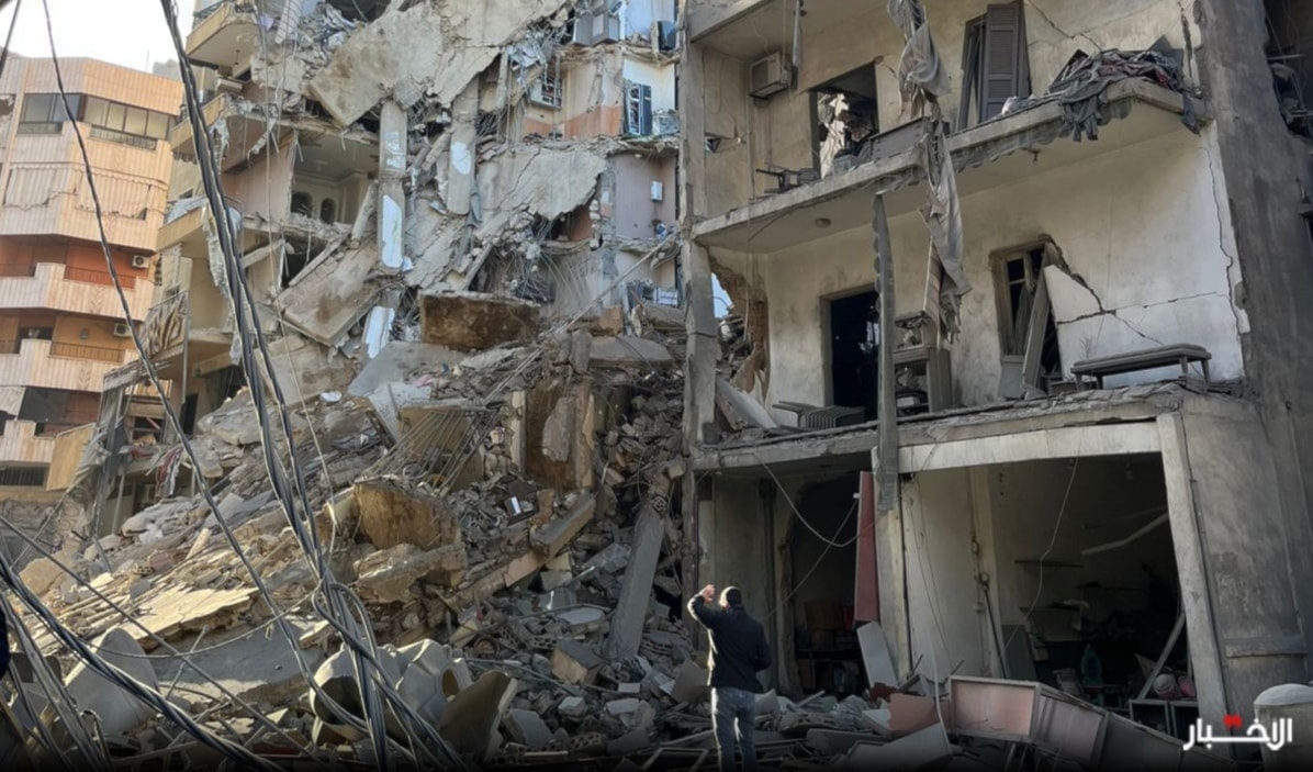 آثار القصف الإسرائيلي على الضاحية الجنوبية ليل الخميس-الجمعة (الأخبار)