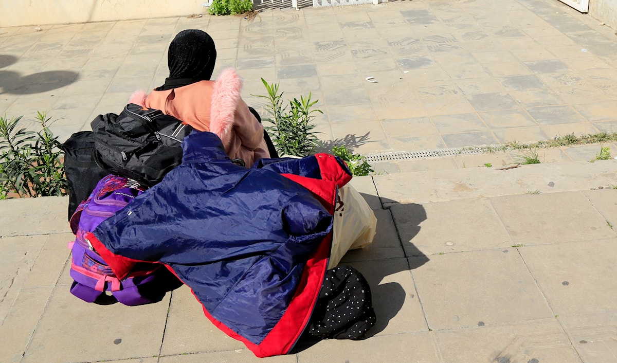 تحولت صفوف المدارس إلى غرف لإيواء الأسر النازحة من الحرب