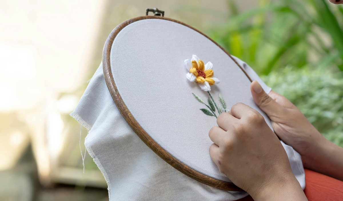 يصف بعض الممارسين هذه التجربة بأنها نوع من «الاستماع بالجسد»