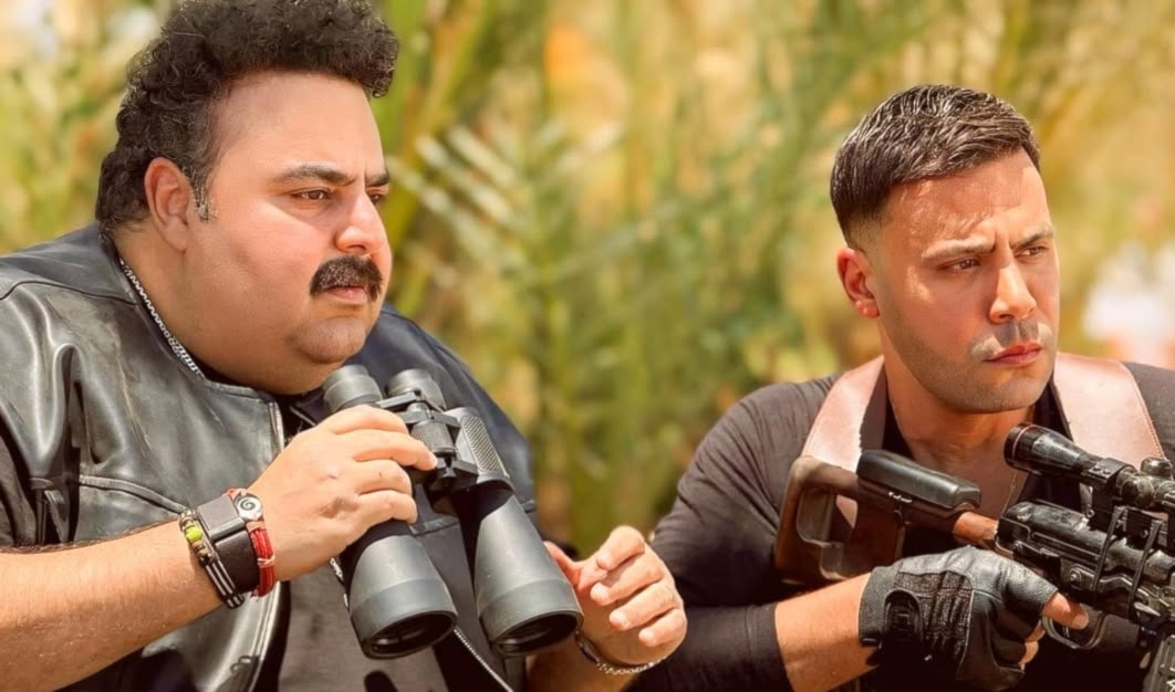 صورة تجمع محمد إمام وشيكو في كواليس فيلم «صقر وكناريا».