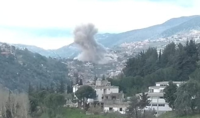 أقدمت قوات العدو ليلاً على تفجير عدد من المنازل في بلدة دبل الحدودية في قضاء بنت جبيل.(من الويب)