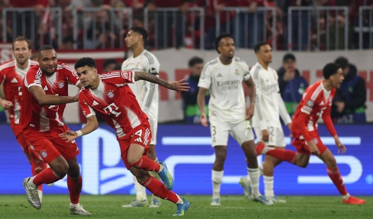 كان بايرن ميونخ فازَ ذهاباً 2-1 خارج الديار، ليتأهّل إلى نصف النهائي بنتيجة إجمالية (6-4).