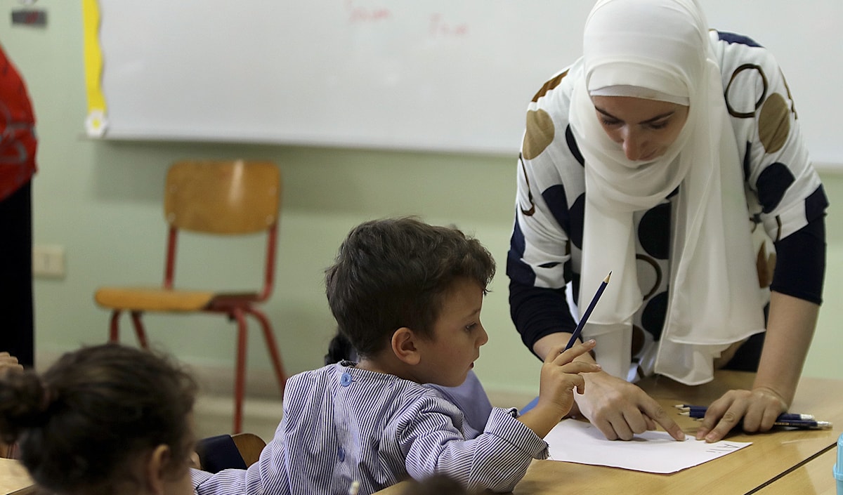 بدلاً من مقاربة أزمات القطاع المتراكمة تعيد المذكرة طرح مسألة ضبط خطاب المعلمين (هيثم الموسوي)