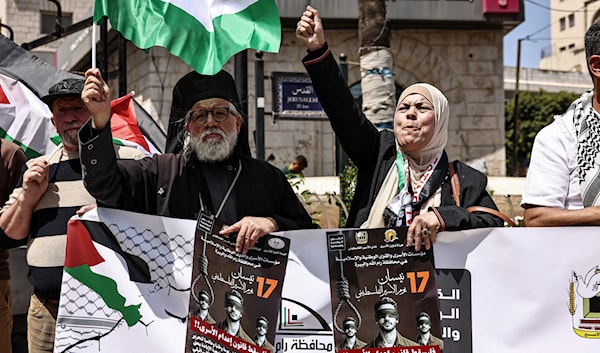 فلسطينيون يتظاهرون في رام الله لمناسبة يوم الأسير (أ ف ب)