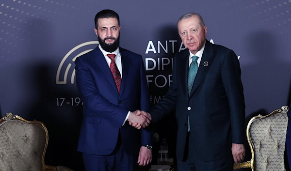 اعتبر الشرع أن سوريا تمثّل ممرّاً آمناً وطريقاً بديلاً لإمدادات الطاقة وسلاسل التوريد (أ ف ب)