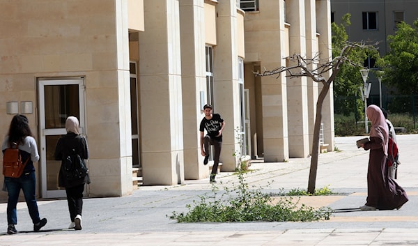 طلاب في حرم مجمع الحدث الجامعي التابع للجامعة اللبنانية (مروان بو حيدر)