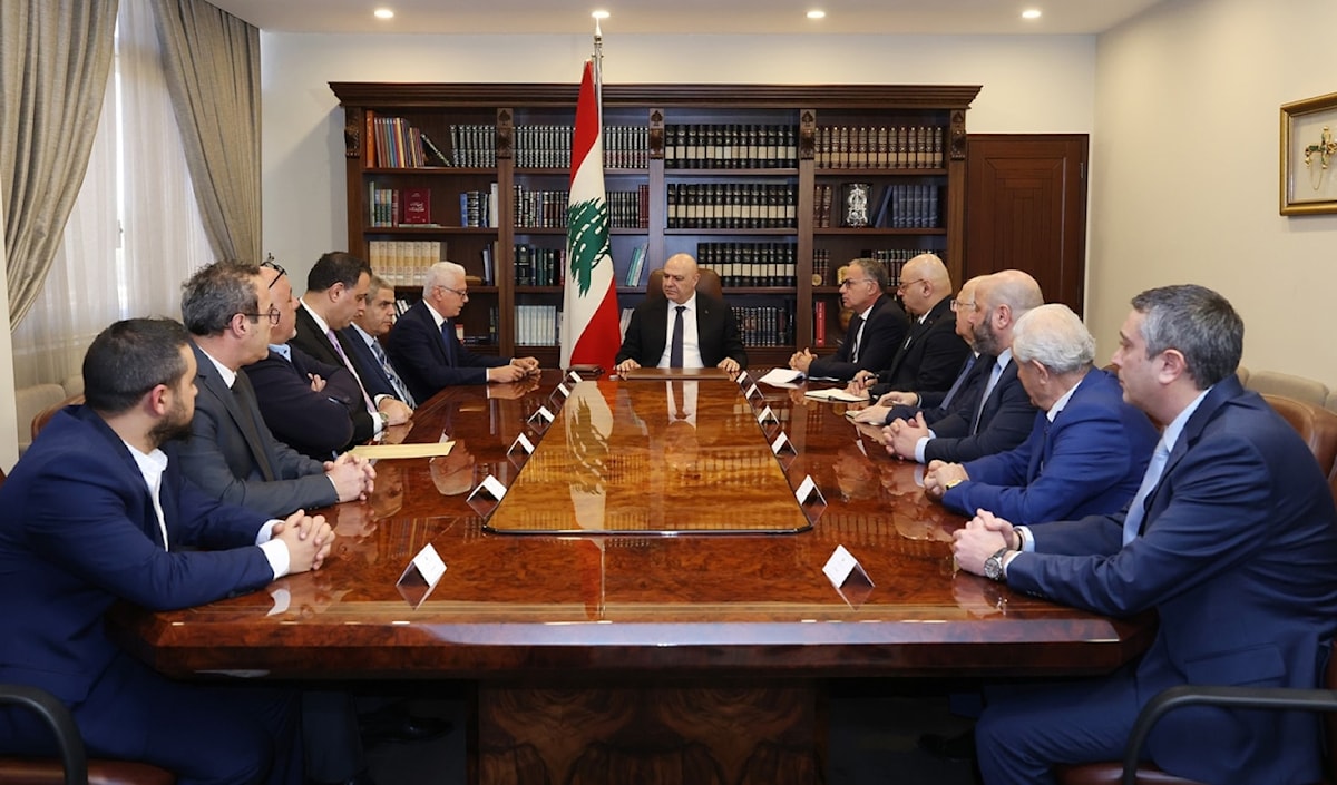 عون في أثناء استقباله وفداً من أبناء بلدة دبل الحدودية (رئاسة الجمهورية)